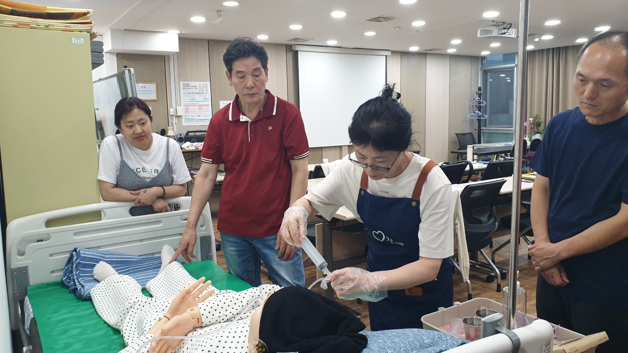 요양보호사 자격 취득과정(주간반) 수업 대표 이미지