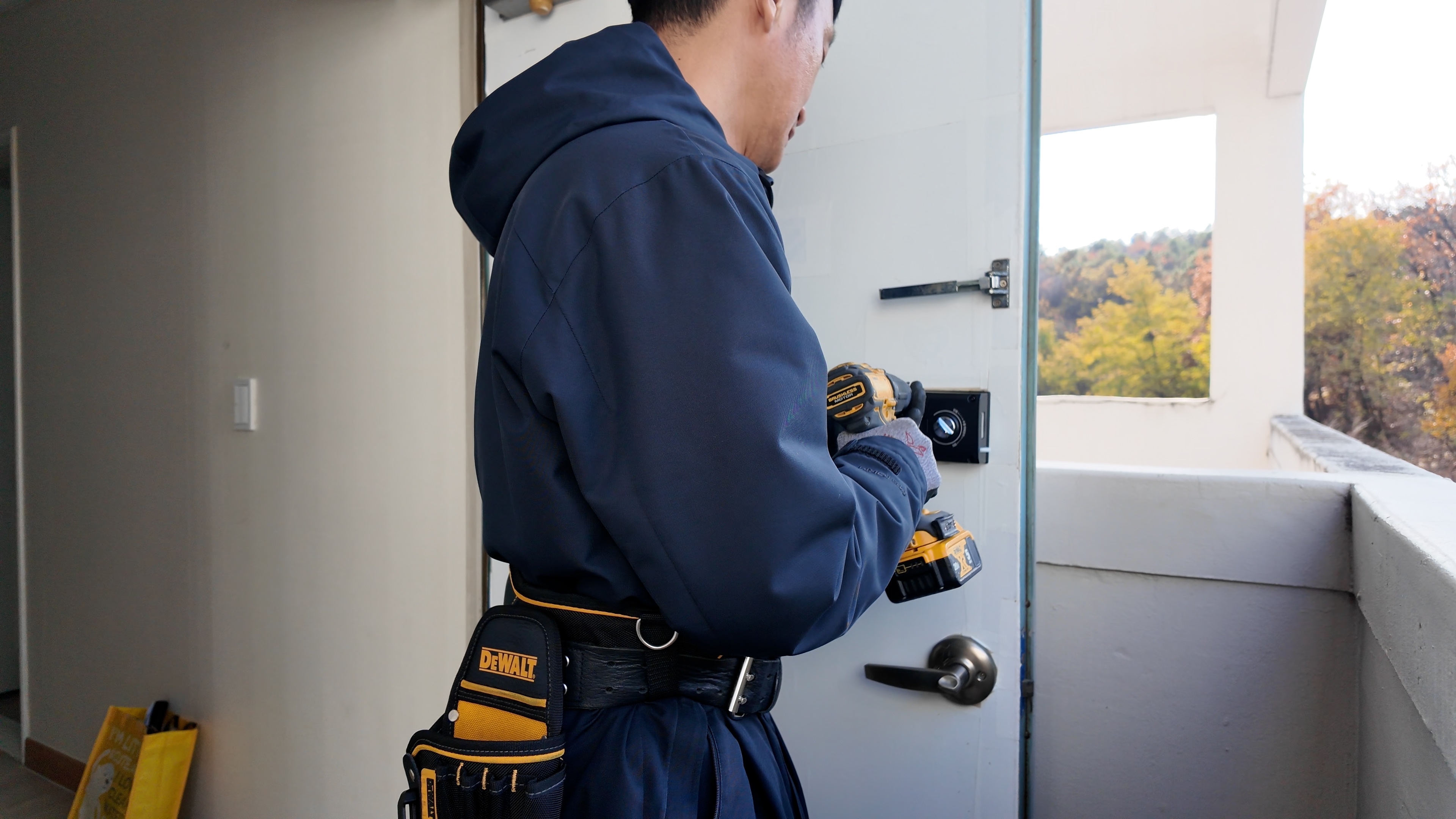 일이 쏟아지는 도어락/열쇠 기술